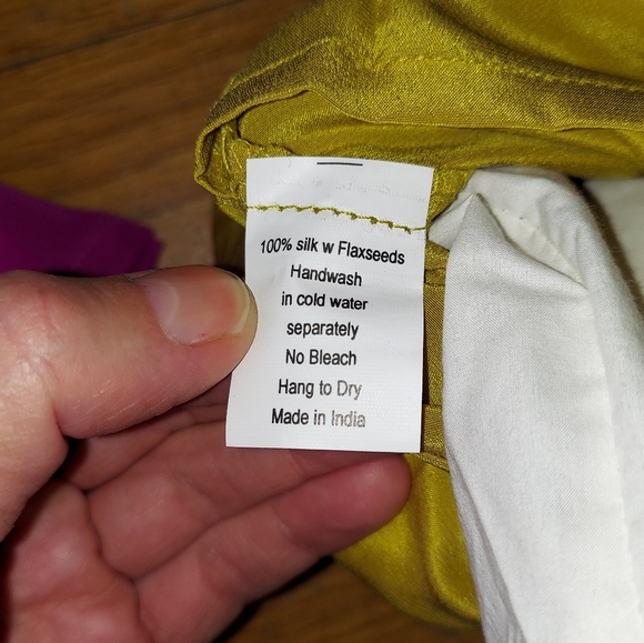 Lavender Silk Eye Pillow for yoga and meditation - Picture 3 of 4